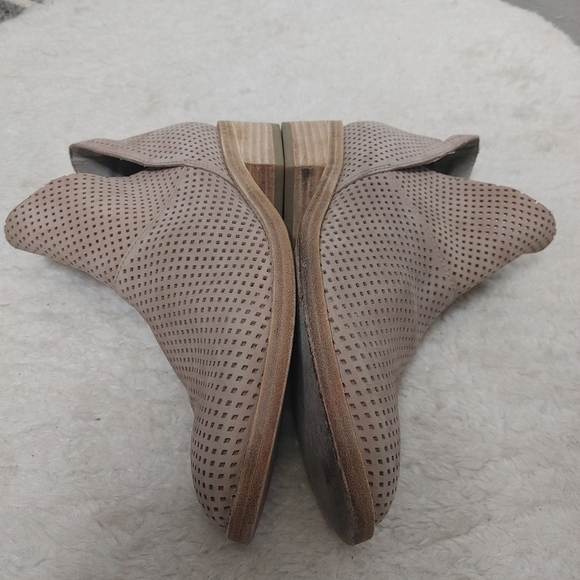 EILEEN Fisher Perforated Leather Ankle Boots 6 - Picture 8 of 15